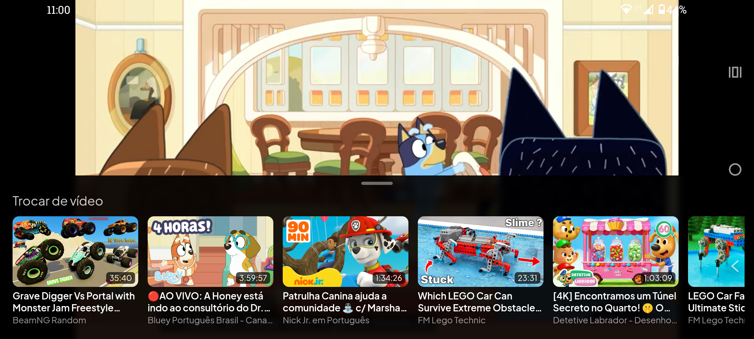 Player do app KinGuard Tube com a lista 'Trocar de vídeo'